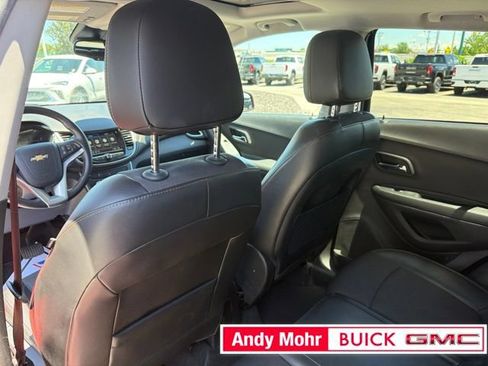 Used 2018 Chevrolet Trax LT w/ Sun & Sound Package FWD image 17