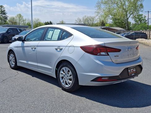 Used 2019 Hyundai Elantra SE FWD image 8