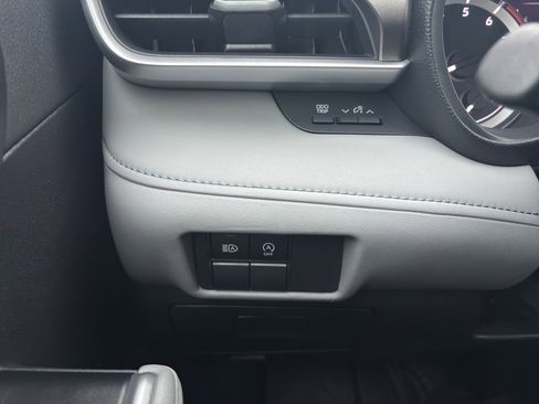 Used 2023 Toyota Highlander L image 33