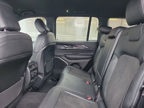 Used 2022 Jeep Grand Cherokee Altitude image 11