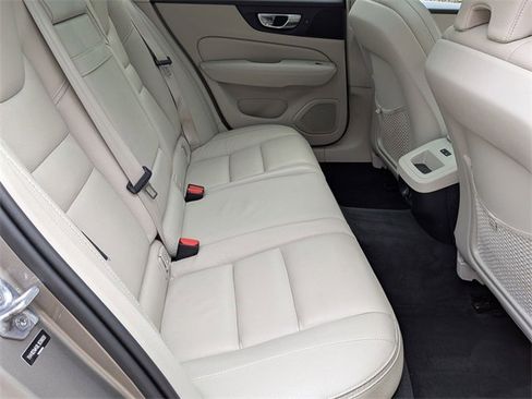 Used 2020 Volvo V60 T5 Cross Country w/ Protection Package Premier image 28
