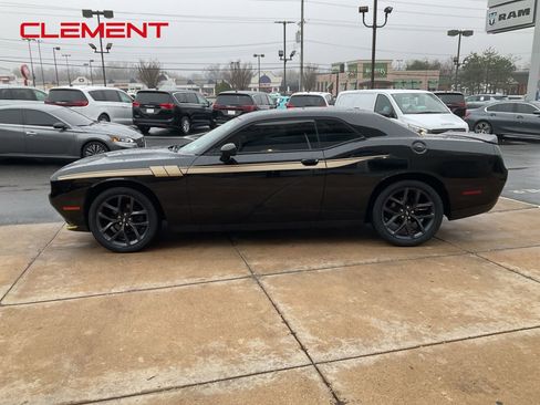 Used 2019 Dodge Challenger SXT w/ Blacktop Package image 2