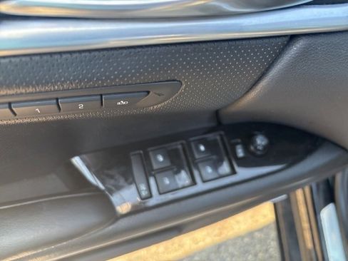 Used 2015 Cadillac XTS Luxury image 22