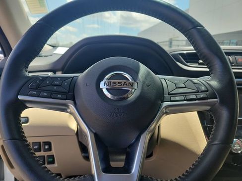 Used 2018 Nissan Rogue SV w/ Premium Package FWD image 20