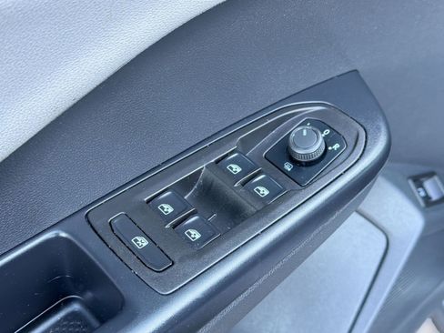 Used 2024 Volkswagen Taos SE image 23