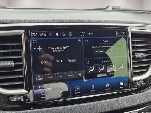 Used 2024 Chrysler Pacifica Touring-L FWD image 26