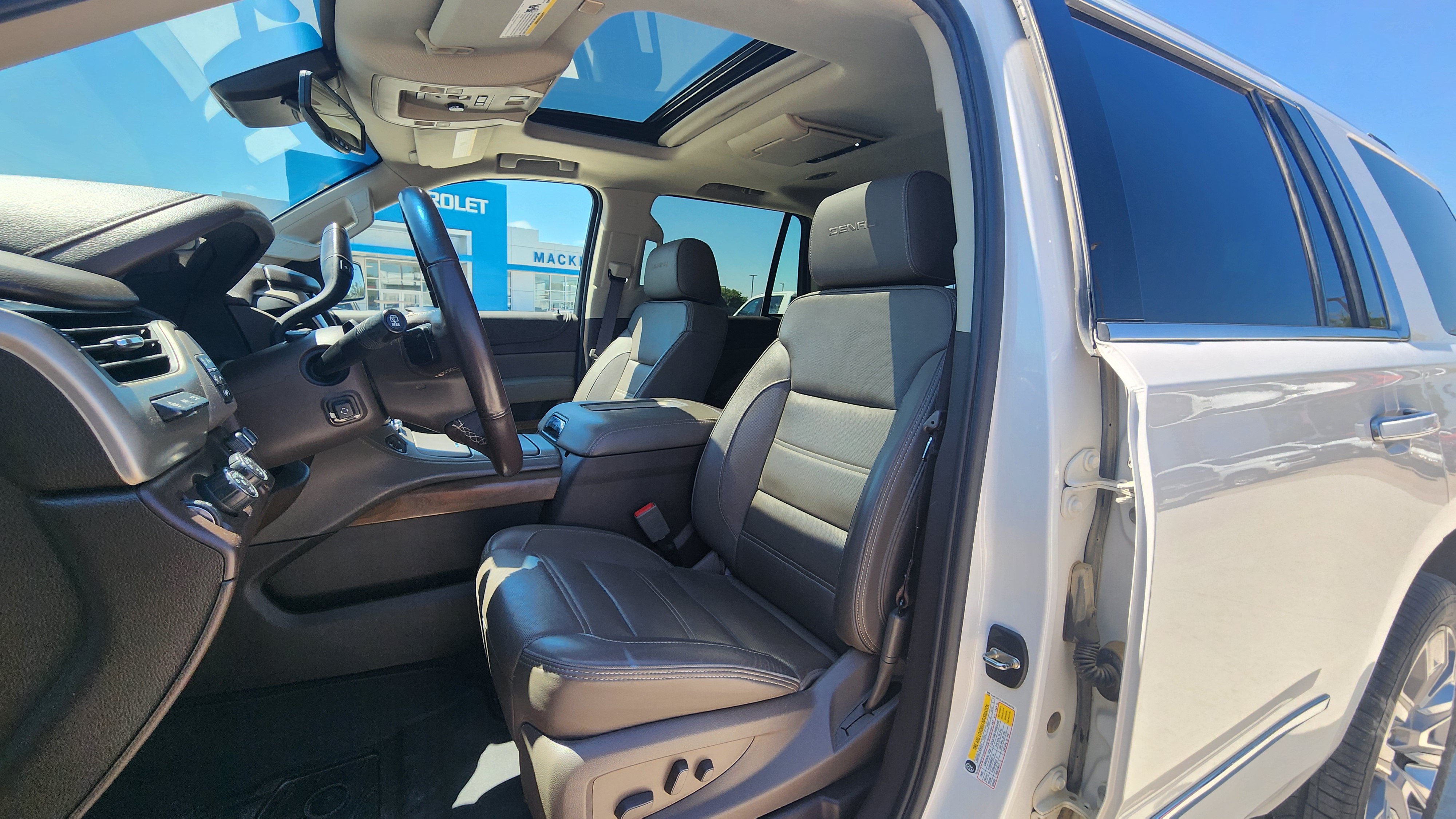 Used 2019 GMC Yukon Denali w/ Denali Ultimate Package AWD/4WD image 11