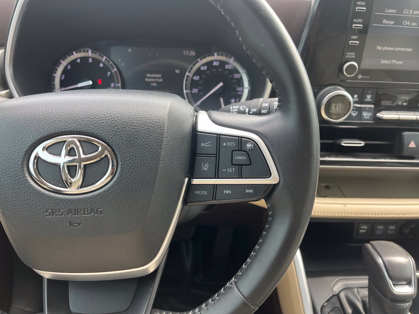Used 2022 Toyota Highlander XLE FWD image 22