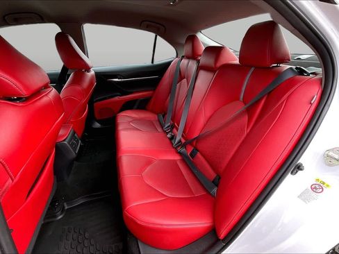Used 2018 Toyota Camry XSE FWD image 19