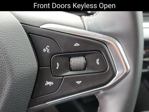 Used 2025 Chevrolet Trax LT w/ LT Convenience Package image 14