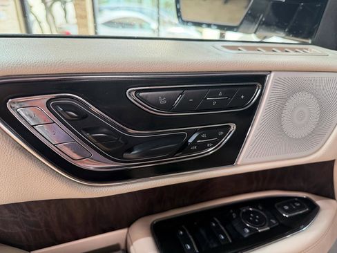 Used 2018 Lincoln Navigator Reserve w/ Technology Package image 43