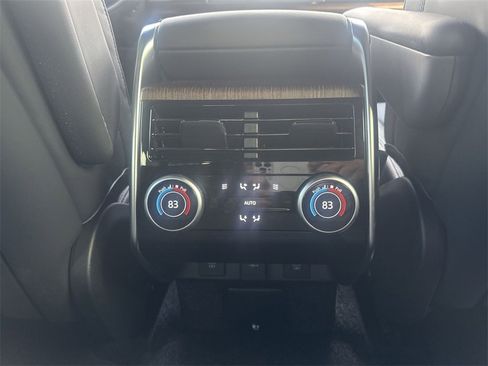 Used 2023 Land Rover Range Rover SE image 16