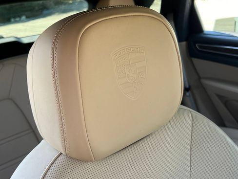 Certified 2023 Porsche Cayenne Platinum Edition AWD/4WD image 34
