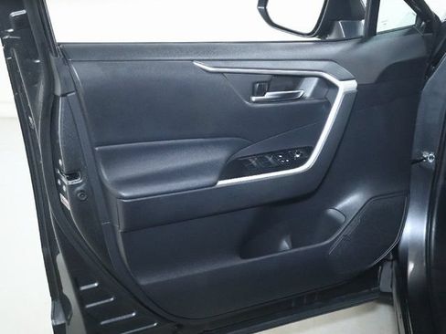 Used 2021 Toyota RAV4 XLE w/ Convenience Package AWD/4WD image 17