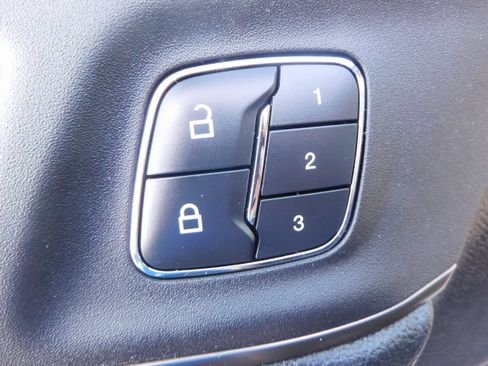 Used 2018 Lincoln MKC Reserve image 14