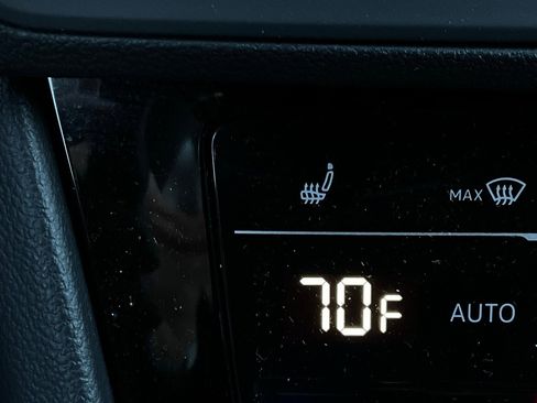 Used 2025 Volkswagen Jetta SE image 28