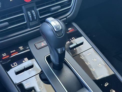 Certified 2026 Porsche Macan AWD/4WD image 22