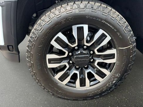 New 2026 GMC Sierra 2500 Denali Ultimate AWD/4WD image 10