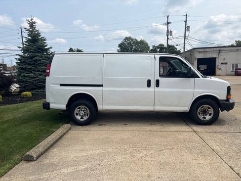 Used 2016 Chevrolet Express 2500 RWD image 8