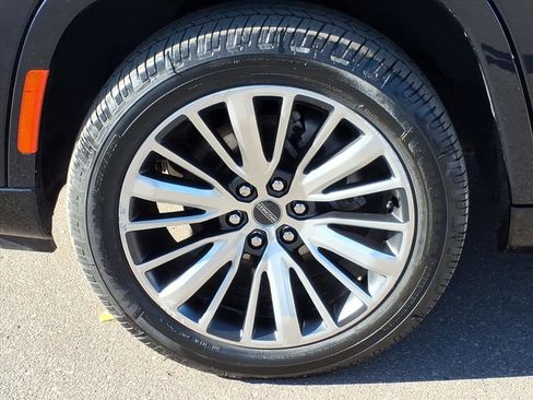 Used 2023 Jeep Grand Wagoneer Series III image 9