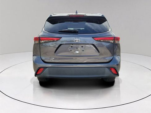 Used 2021 Toyota Highlander XLE image 5