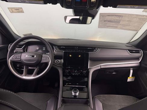 New 2025 Jeep Grand Cherokee L Laredo image 21