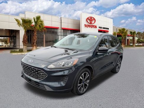 Used 2022 Ford Escape SE w/ SE Sport Appearance Package image 8