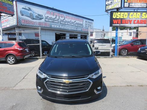 Used 2021 Chevrolet Traverse LT w/ LT Premium Package AWD/4WD image 6