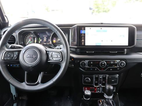 Used 2024 Jeep Wrangler Unlimited Rubicon 4xe AWD/4WD image 17