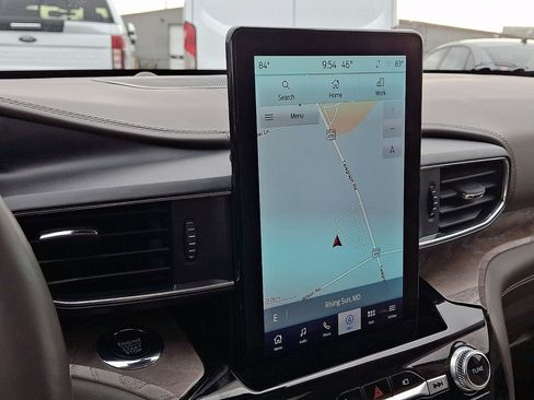 Used 2022 Ford Explorer Platinum w/ Technology Package image 18