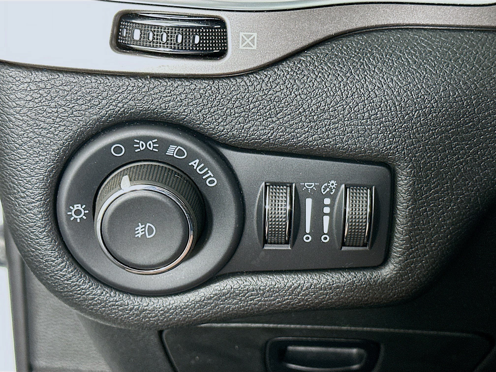Used 2022 Jeep Cherokee Latitude Lux AWD/4WD image 17