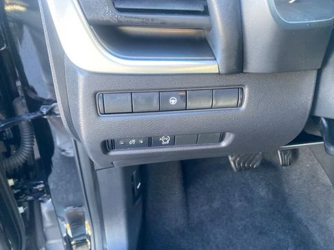 Used 2023 Nissan Rogue SV image 15