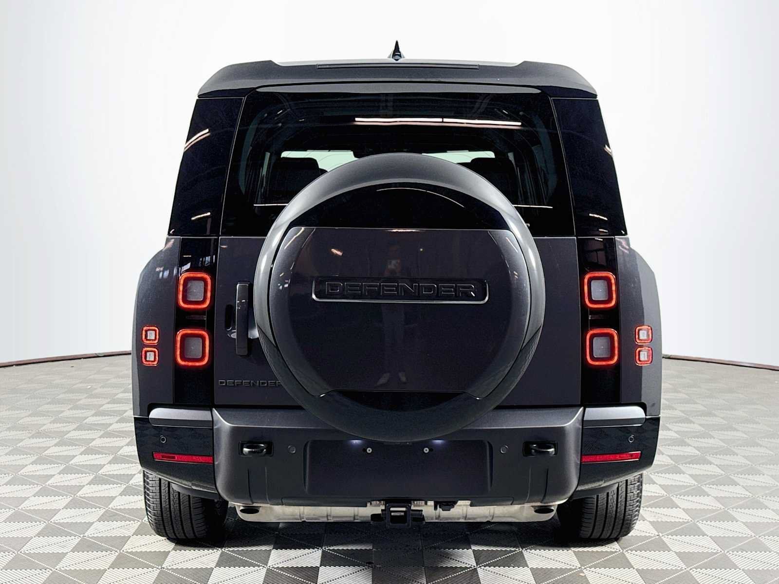 Used 2026 Land Rover Defender 130 X-Dynamic SE AWD/4WD image 6