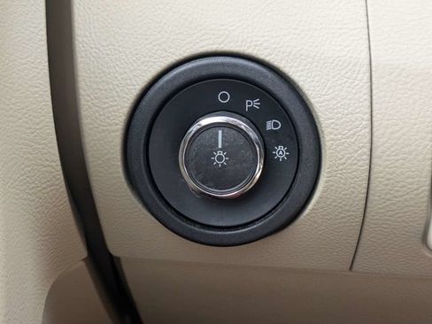Used 2013 Ford Taurus SEL FWD image 23