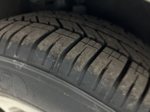 Used 2024 Chrysler Pacifica Limited image 45