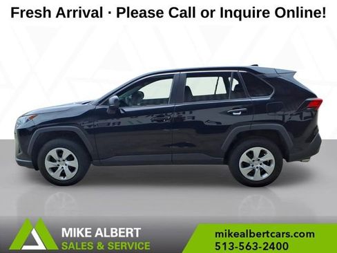 Used 2022 Toyota RAV4 LE AWD/4WD image 4