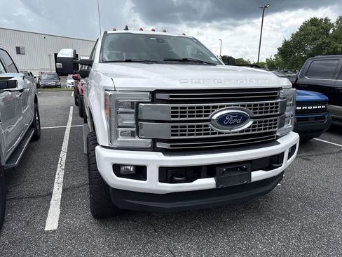 Used 2019 Ford F250 Platinum w/ Platinum Ultimate Package AWD/4WD image 3