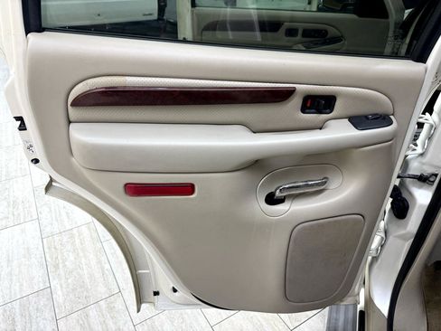 Used 2005 Cadillac Escalade AWD image 25