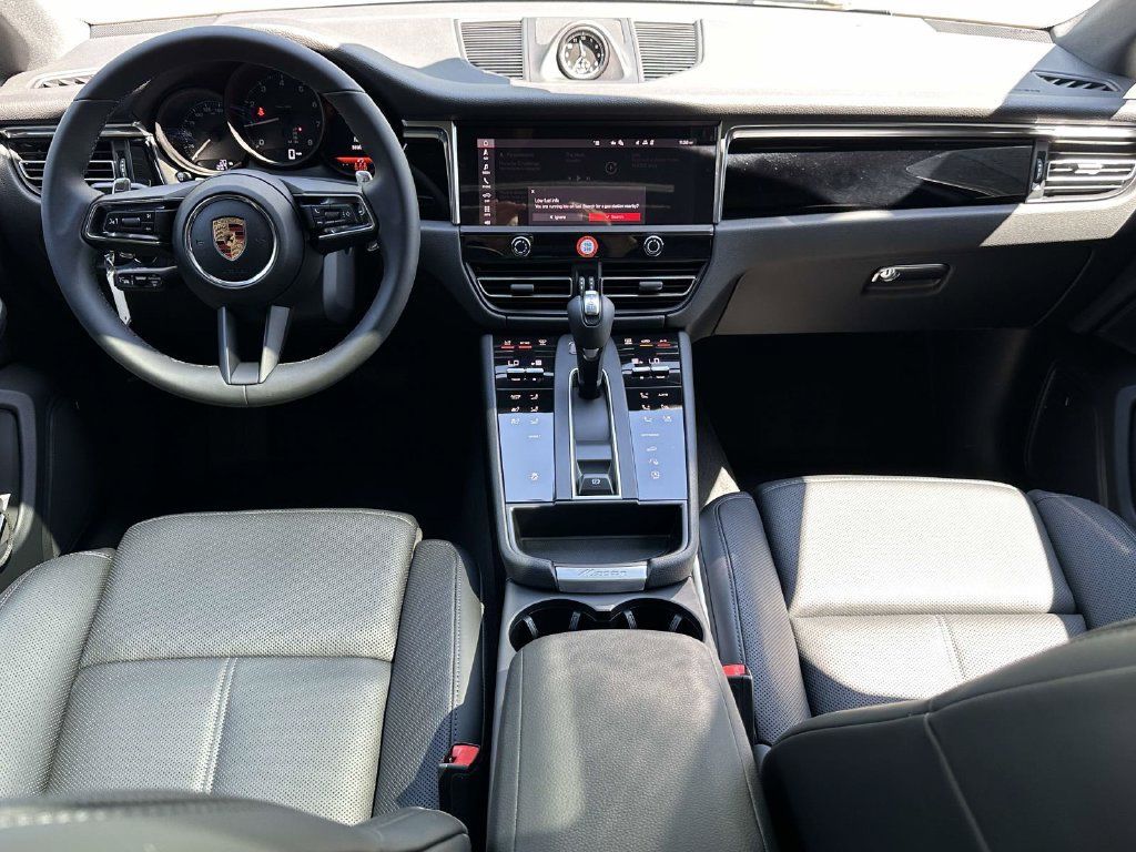 Used 2026 Porsche Macan AWD/4WD image 14