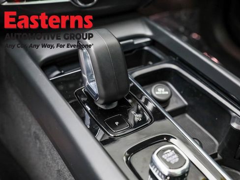 Used 2023 Volvo XC60 B5 Core image 13