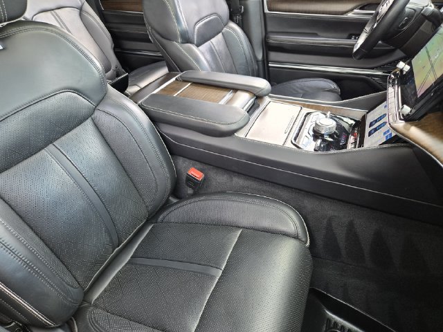 Used 2023 Jeep Grand Wagoneer L Series II AWD/4WD image 12