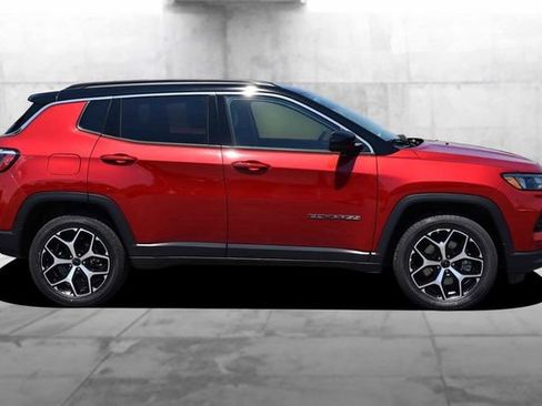 Used 2025 Jeep Compass Limited AWD/4WD image 5