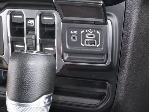 Used 2025 Jeep Wrangler Unlimited Sahara AWD/4WD image 15
