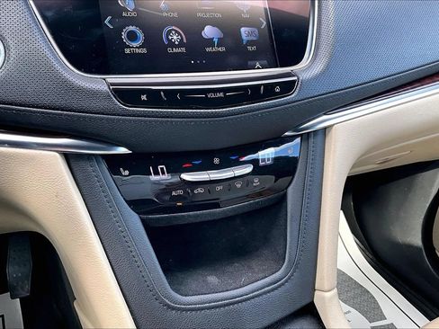 Used 2018 Cadillac XT5 Luxury w/ Driver Awareness Package AWD/4WD image 21