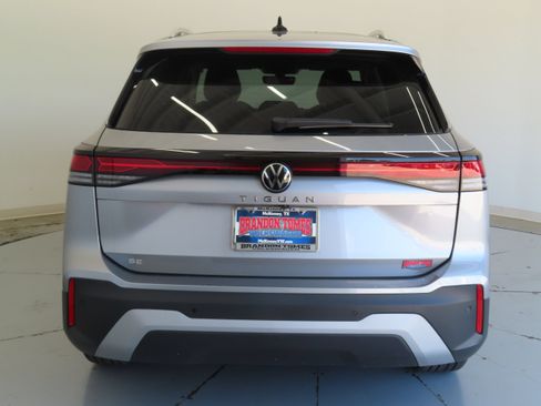New 2026 Volkswagen Tiguan SE FWD image 4