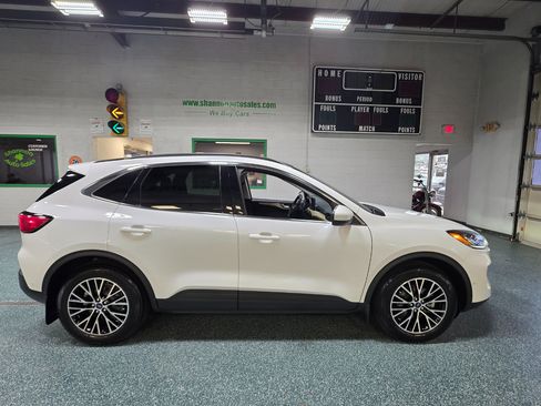 Used 2022 Ford Escape Titanium w/ Titanium Premium Package image 5