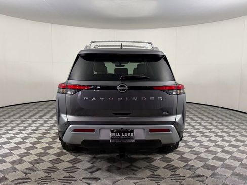 Used 2023 Nissan Pathfinder SL FWD image 11