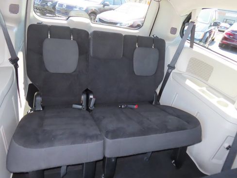 Used 2019 Dodge Grand Caravan SE FWD image 39