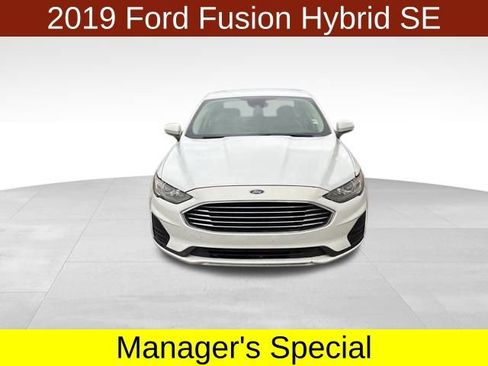 Used 2019 Ford Fusion SE image 2
