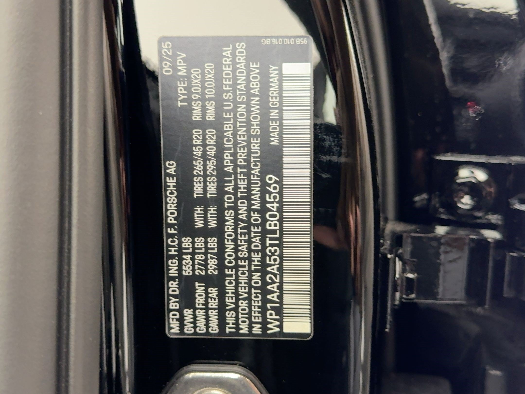 Certified 2026 Porsche Macan AWD/4WD image 20